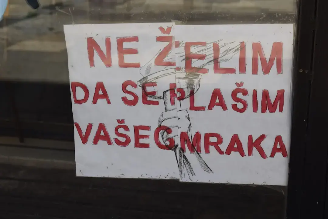 O schimbare îndrăzneață a baiei cu un pop de culoare