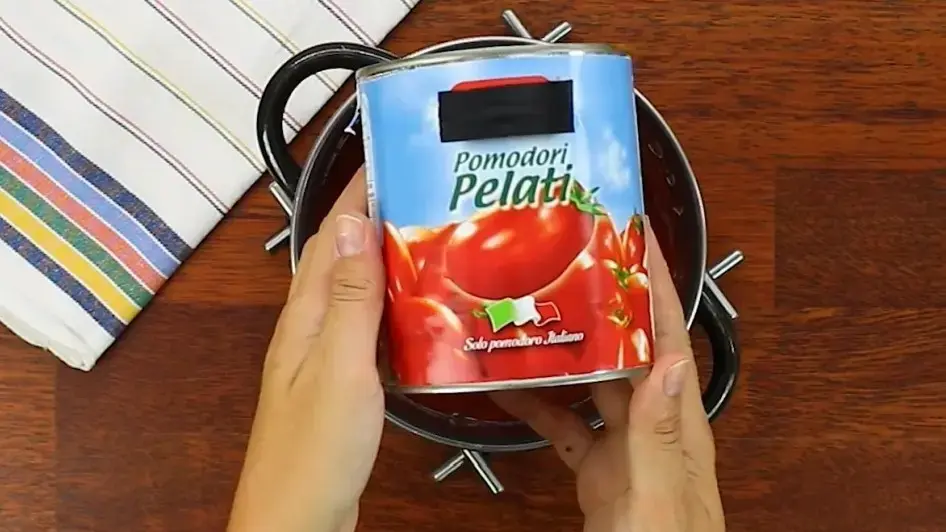 Refolosirea creativă a cutiei de roșii goale