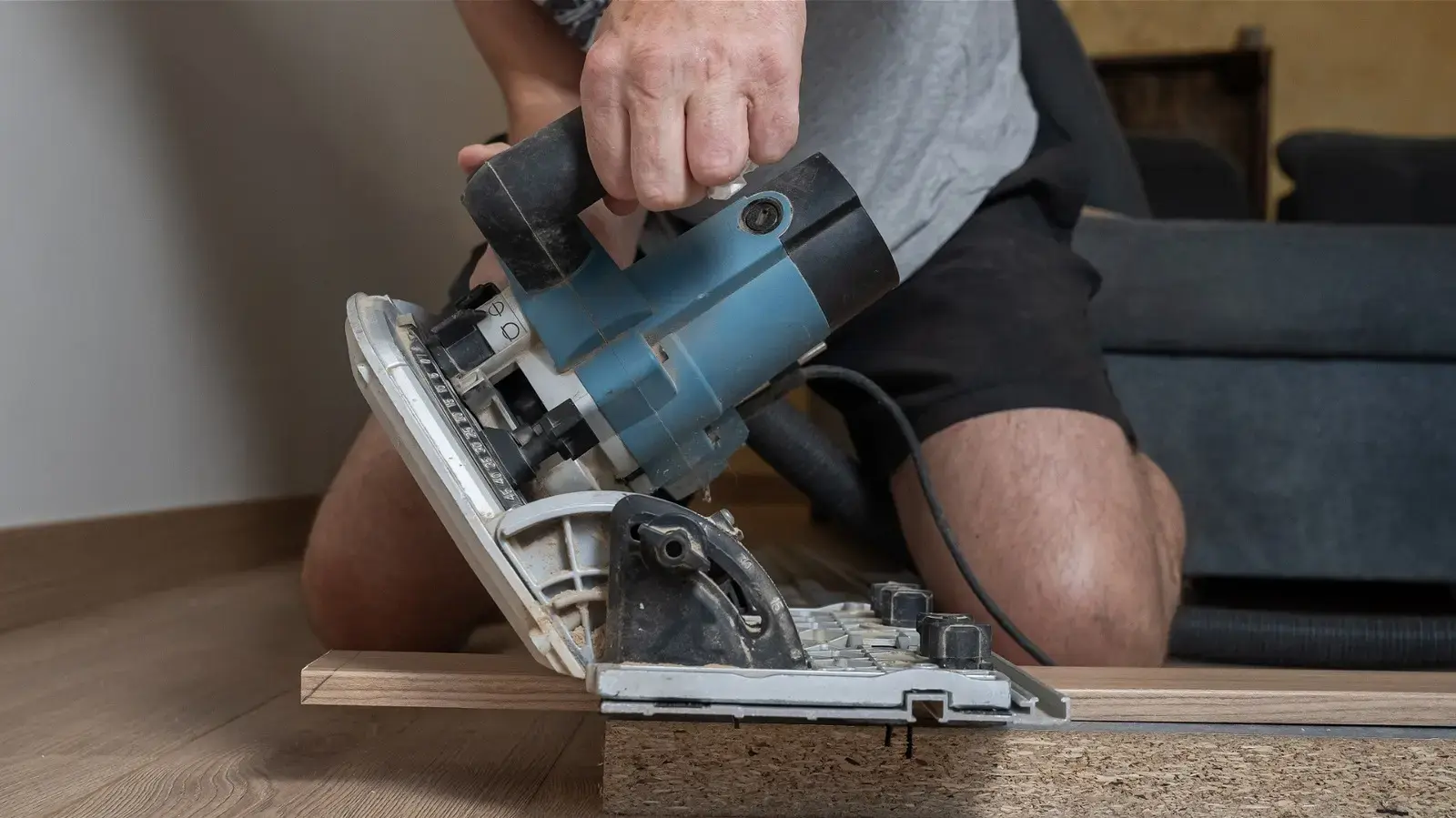 Alternativa ieftină la dalta circulară: scânduri predecupate pentru bricolaj