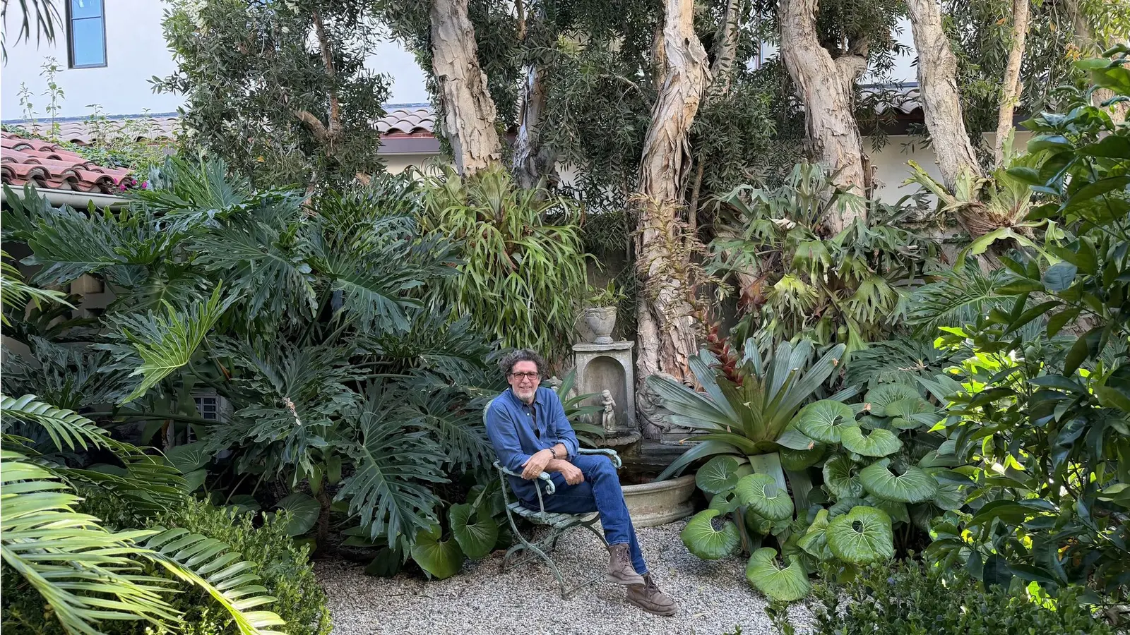 Grădina tropicală a lui Stephen Block: antichități și wabi-sabi în California