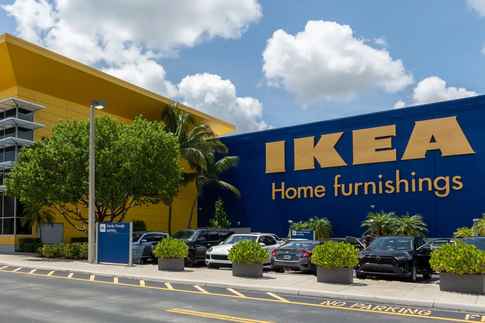 IKEA lansează o masă de cafea de 10 dolari, salvarea spațiului mic