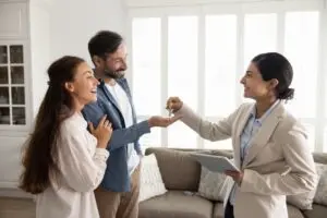 Cum îți protejezi apartamentul închiriat: ghid practic pentru chiriași