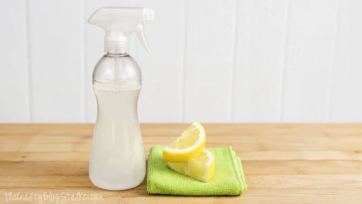 Curățant multifuncțional DIY cu patru ingrediente simple