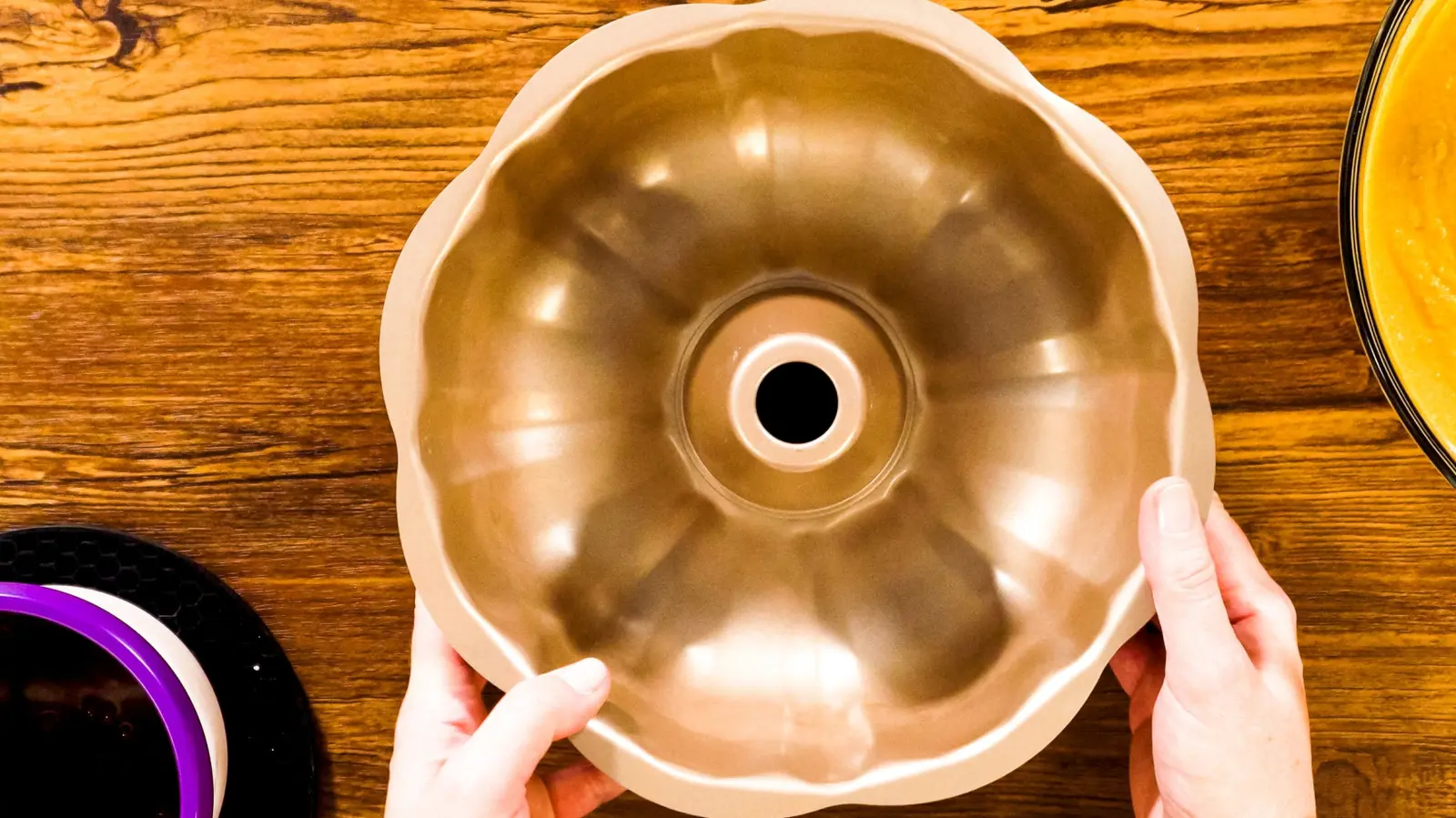 Tavă bundt veche: decor de toamnă original și durabil