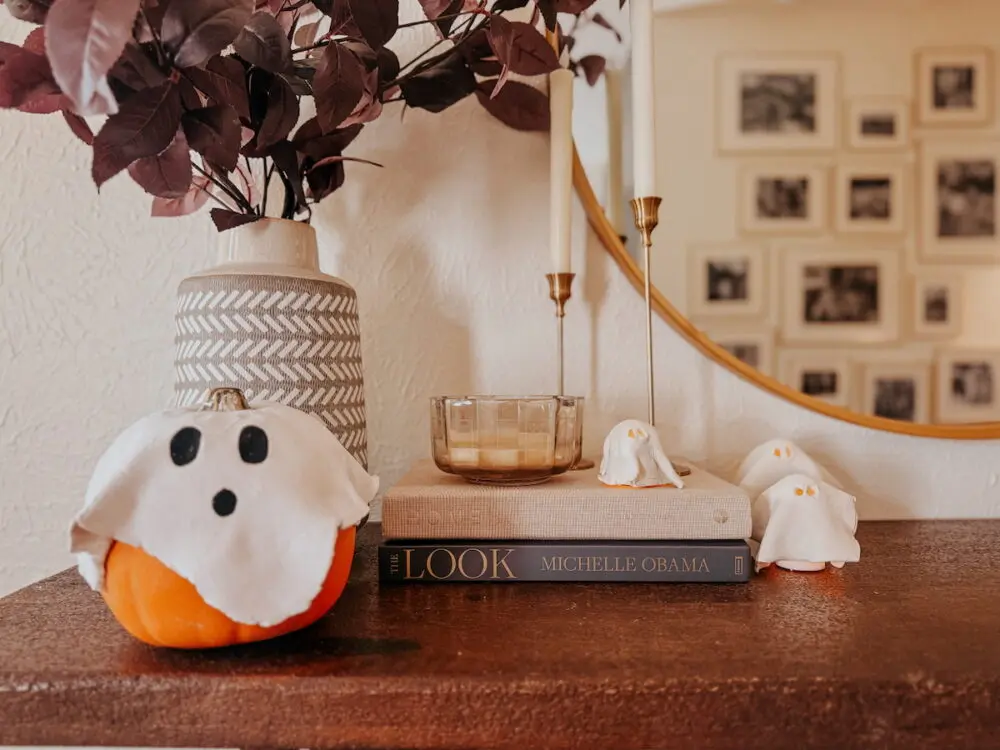 Două proiecte de lut uscat cu aer pentru Halloween, perfecte pentru adulți