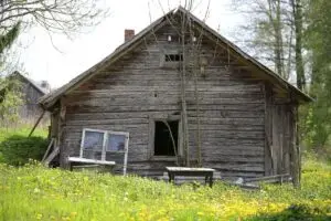 Capcanele renovării: de ce costă mai mult să recondiționezi o casă veche