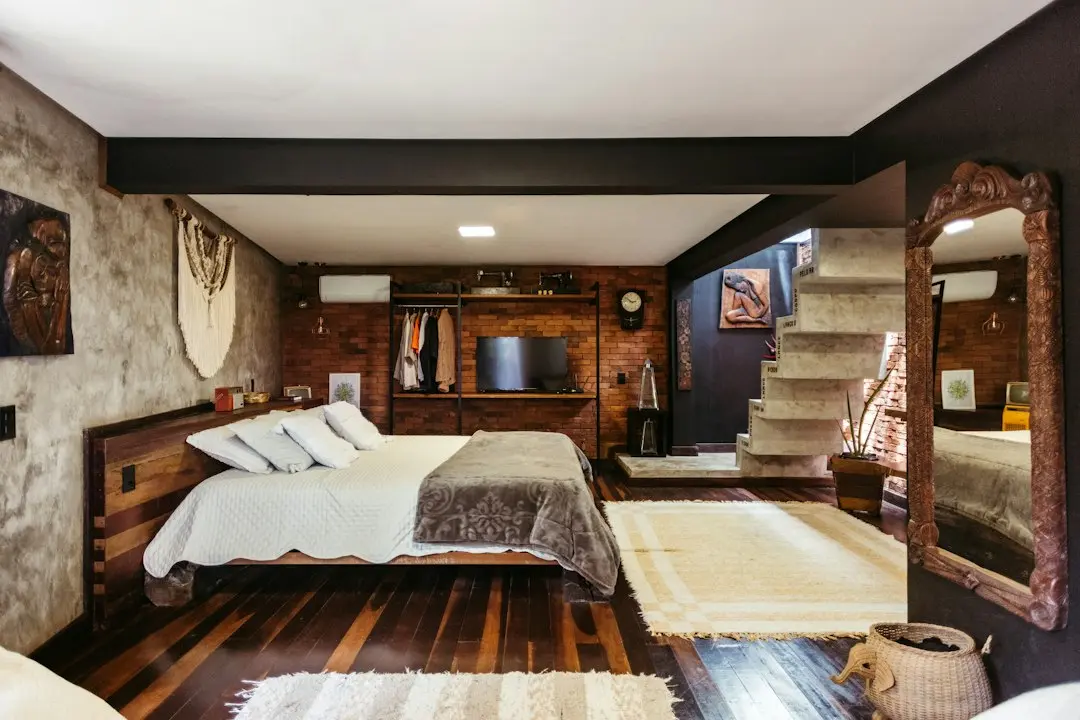 Casa Odessa: 5 dormitoare și curte acoperită pentru un stil rural modern