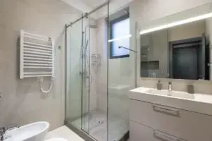 Cele mai frecvente greșeli care îți distrug renovarea din baie sau bucătărie