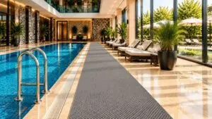 Siguranță și eleganță în zona de SPA: cum să alegi covorul antiderapant ideal