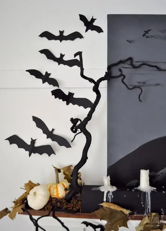 Decorație de Halloween cu ramuri de copac: cum să creezi un mantel înspăimântător