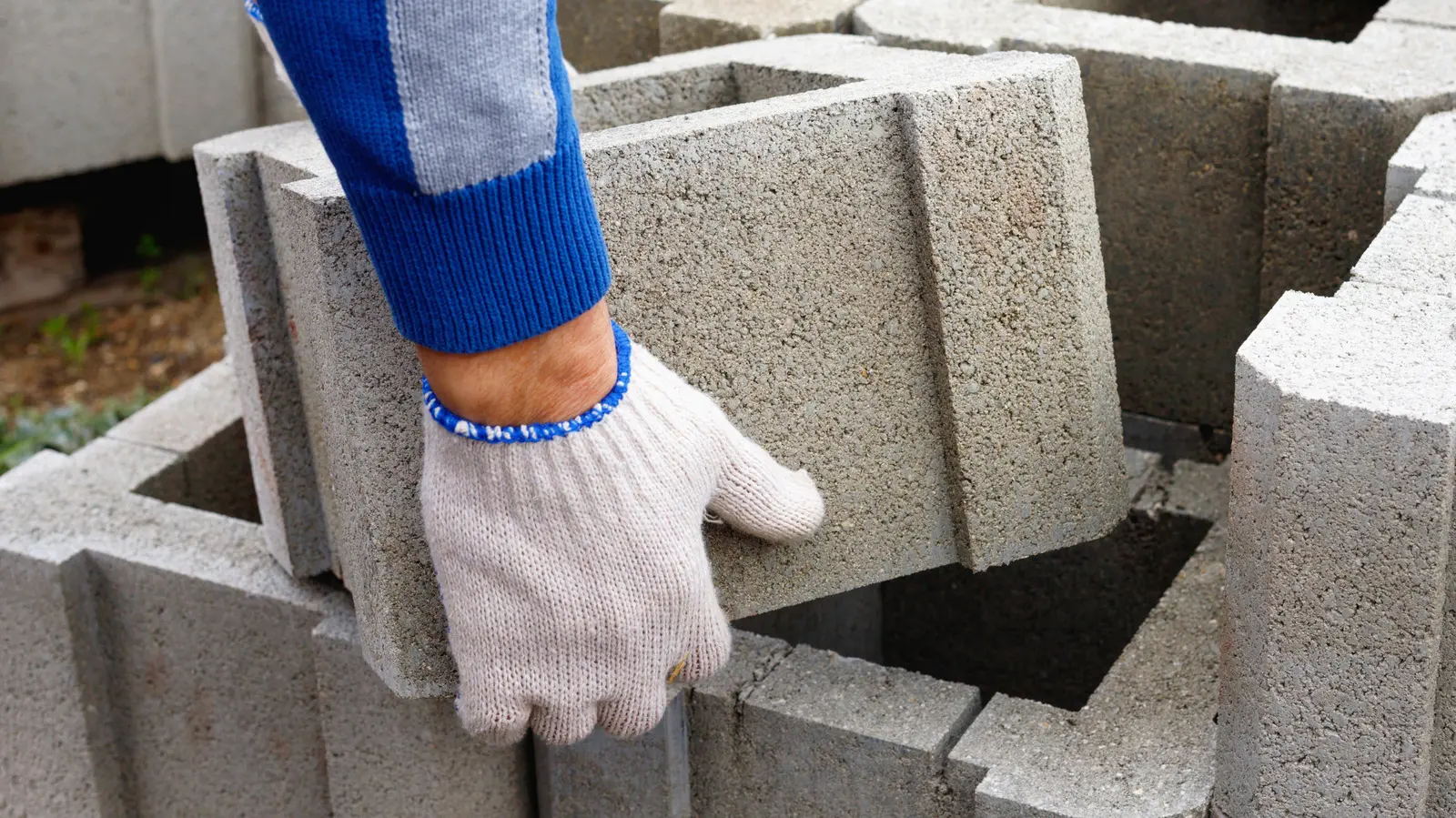 Din beton, în grădină: cum transformi obstacolul în punte elegantă