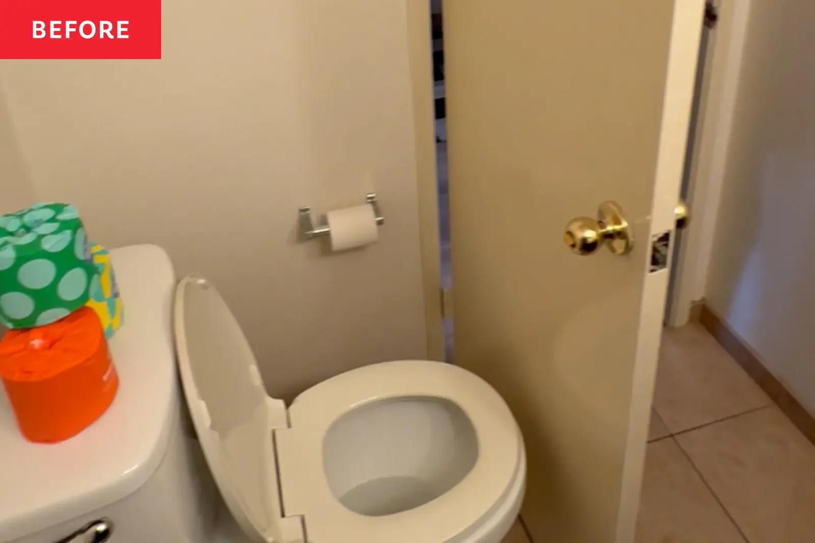 Cum un hârtie de tapet psihedelic a dublat vizual un baie de 4 metri pătrați