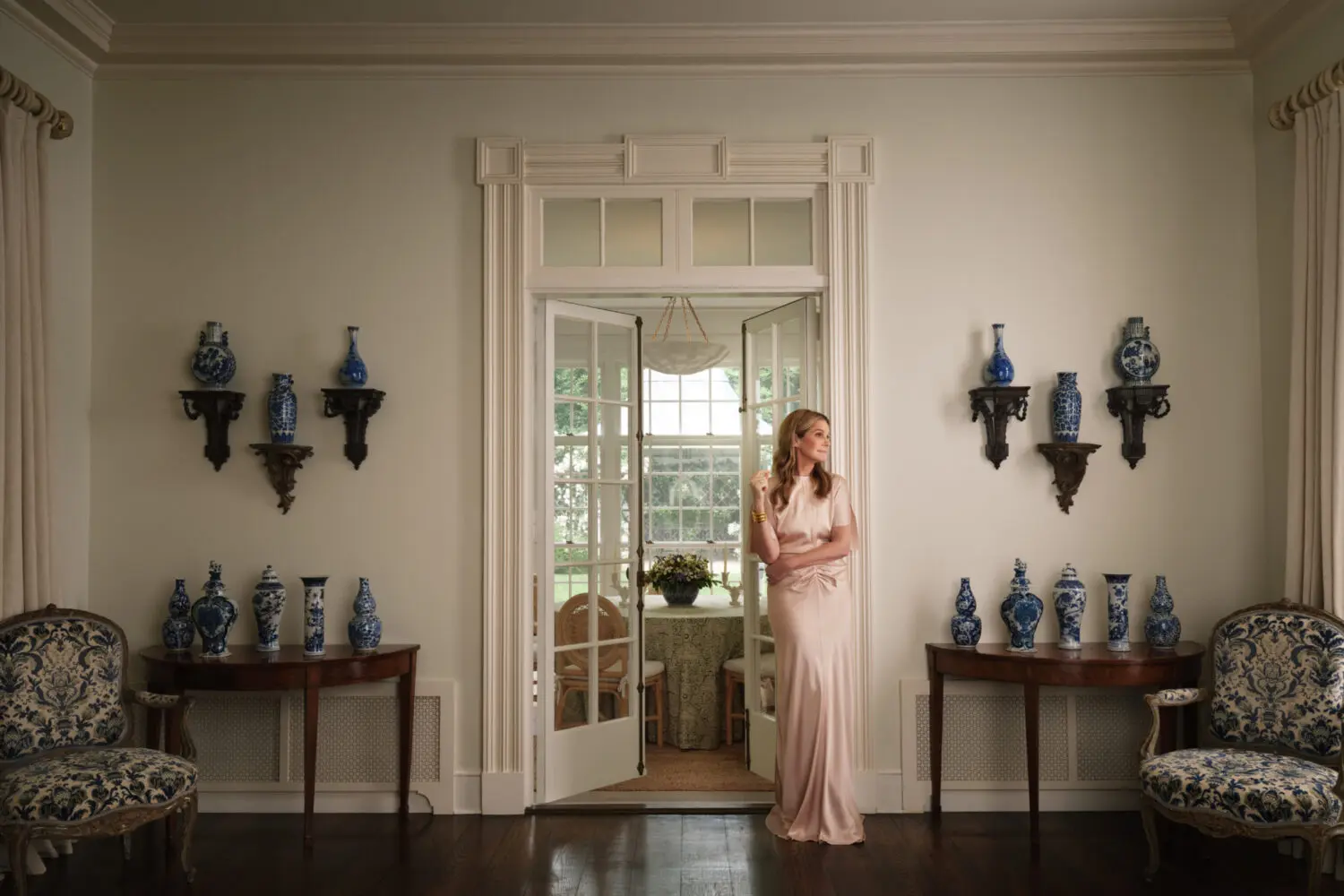 Kohler și AERIN lansează colecția Fleurette Artist Editions — o odă de Delft în baia modernă
