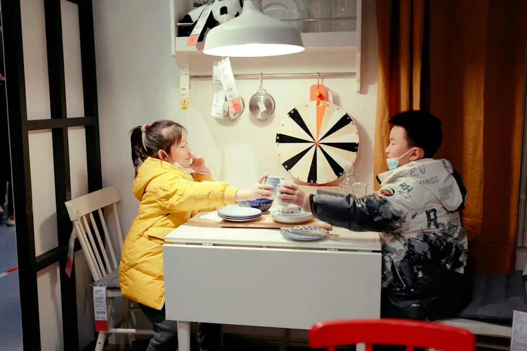O nouă piesă IKEA amenință supremația clasicei biblioteci Billy