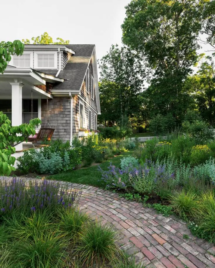 Din curte părăsită în refugiu verde: povestea cuplului din Sag Harbor
