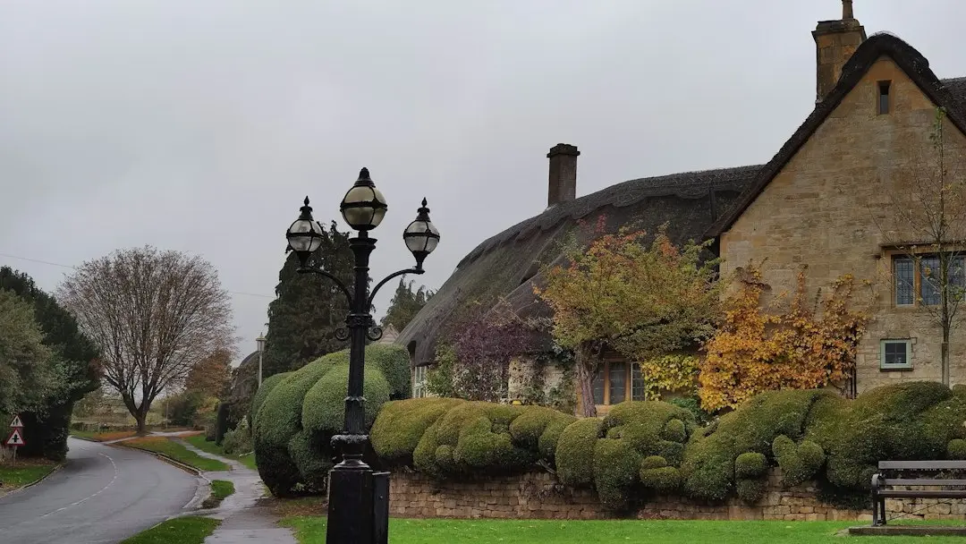 Proiectul Topiary Lane redefinește stilul Tudor pentru familiile moderne