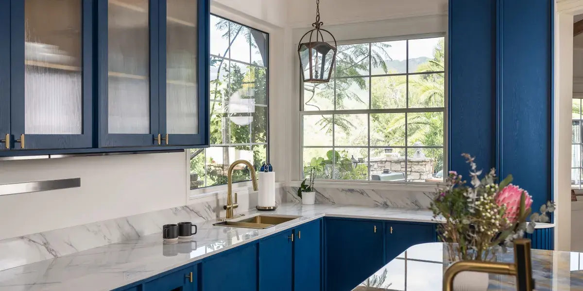 Metamorfoza unei bucătării din Pacific Palisades: de la rustic demodat la eleganță contemporană