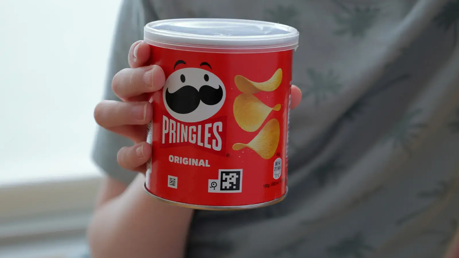 Un can de Pringles vechi devine organizator de birou: trucul DIY care economisește și arată bine